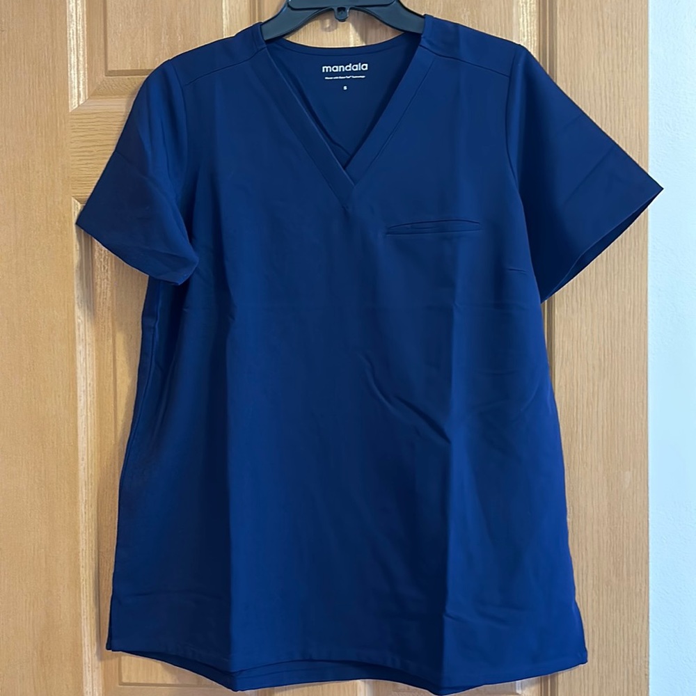 mandala maternity scrub top. Never worn. No tag